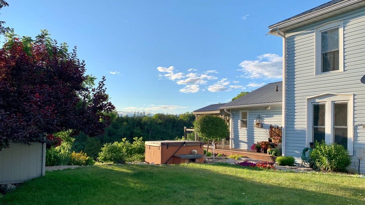Ameliasburgh House | The Vue! Stay near wine country