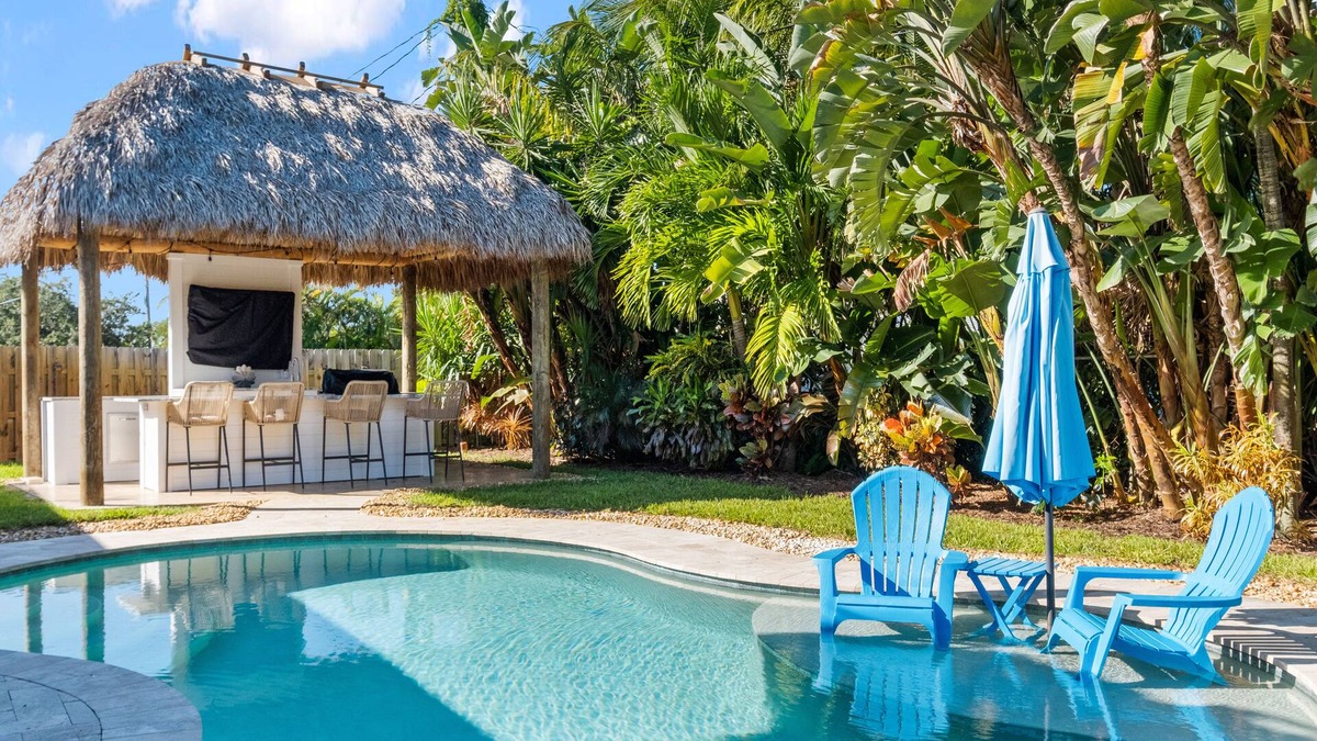 Riverside House | The W House Jupiter- Minutes from the beach! Heated Pool and Tiki Hut