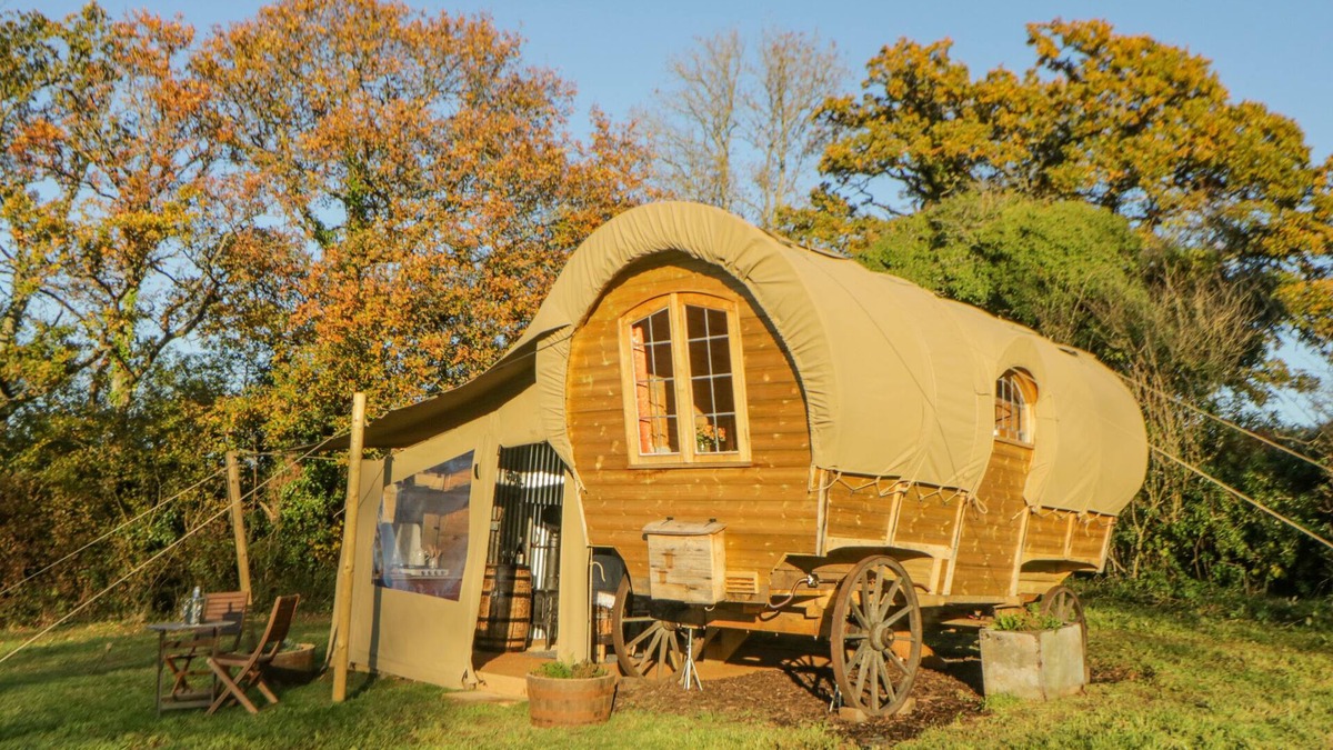 Ottery St Mary Cottage | THE WAGON AT BURROW HILL, pet friendly in Ottery St Mary