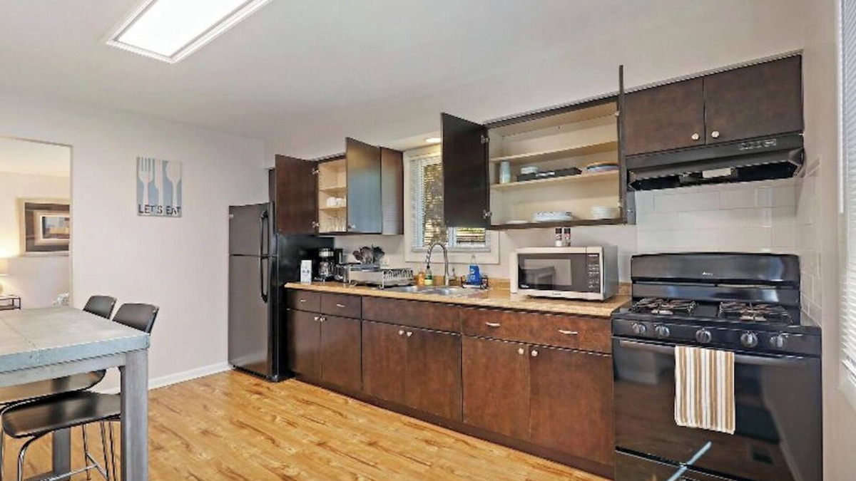 Waukegan House | The Walnut Ranch close to Vista East Medical Center and Great Lakes Naval Base