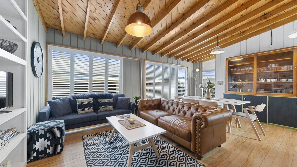 Martinborough Cottage | The Walnut Tree House - Martinborough Holiday Home
