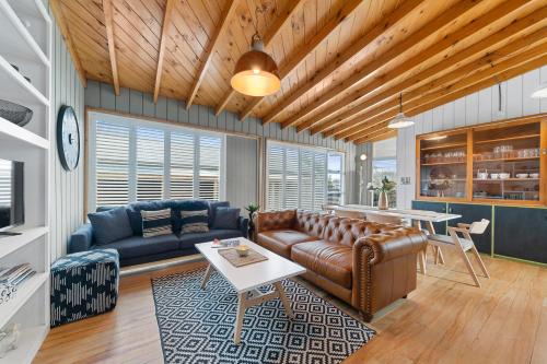 Martinborough House | The Walnut Tree House - Martinborough Holiday Home