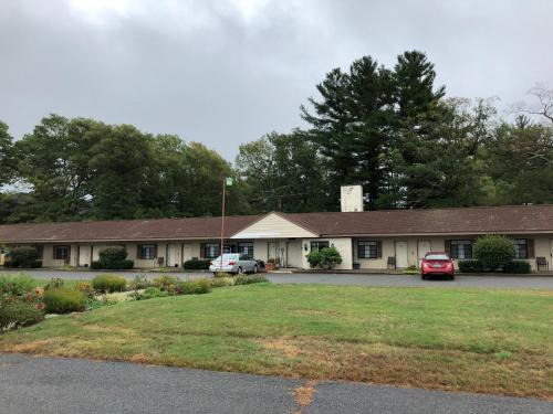 Walpole Hotel | The Walpole Motel