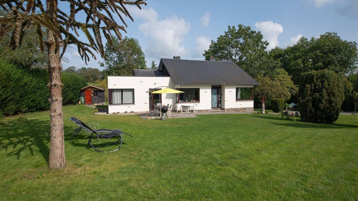 Somme-Leuze House | The Waltz of the Chickadees in Somme Leuze