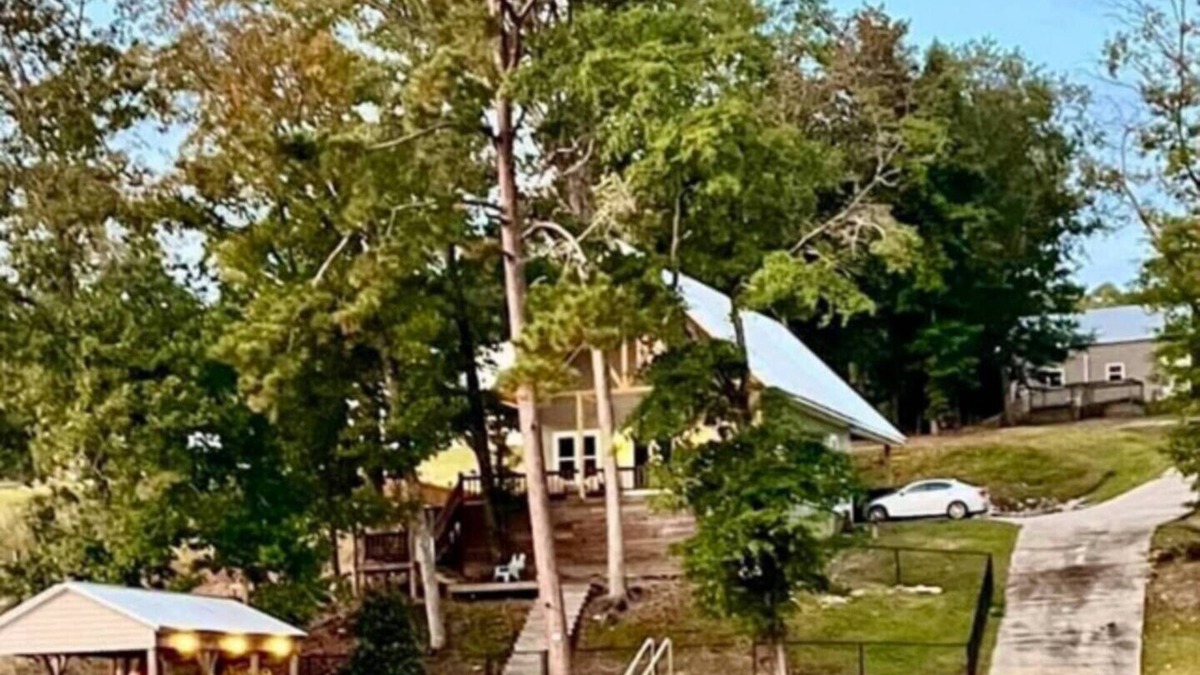 Andalusia House | The Wandering Place on Gantt Lake