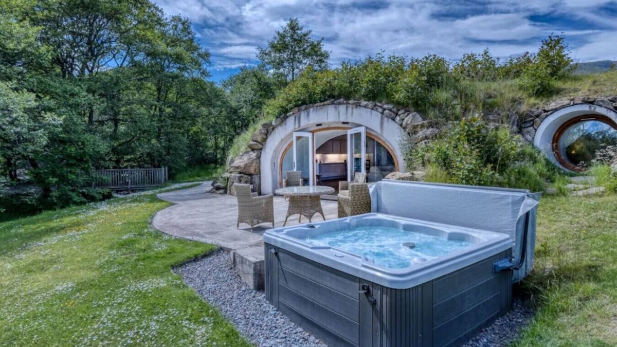 Loch Tay RV Rental | The Warren - Hobbit House & Hot Tub at Loch Tay