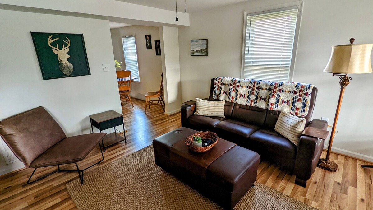 Front Royal House | The Warren House: 5 minutes to Shenandoah National Park!