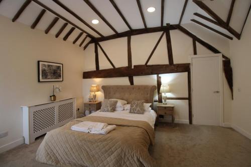 Basingstoke Apartment | The Warren @ Short Stays