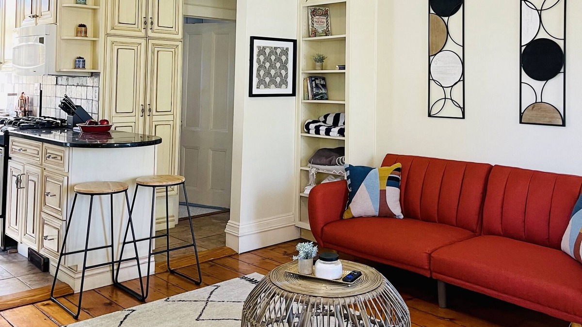 Warwick Apartment | The Warwick Hangout - In the Village, FREE PARKING