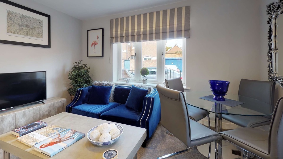 Whitnash Apartment | The Warwick Suite Dunara 8 | Leamington Spa Holiday Lets | 2 Beds & Sleeps 3