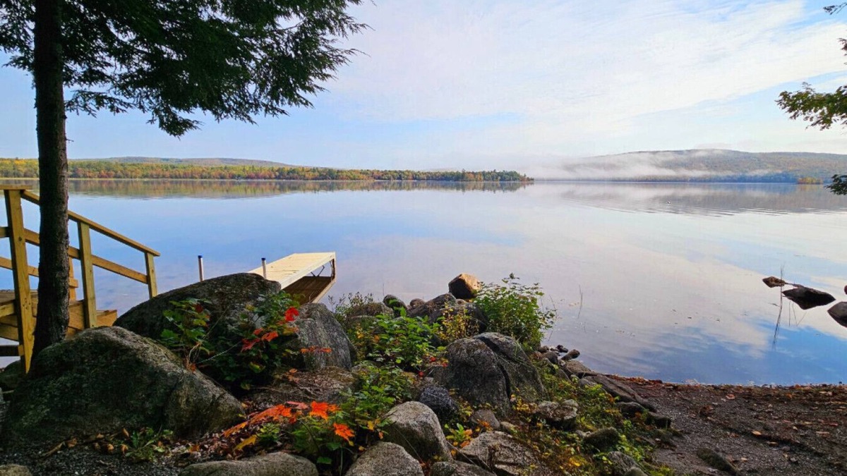 Hartland Cabin | The Water's Edge|Peaceful Lakeside Cabin