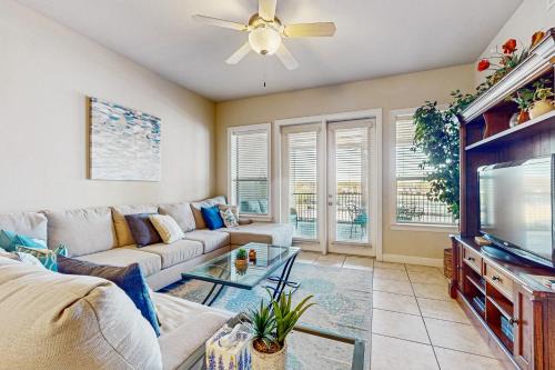 Horseshoe Bay Apartment | The Waters Condo Building 3 - Horseshoe Bay Hideaway