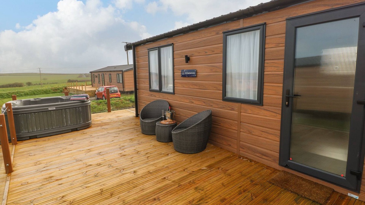 Hasguard Cross Cottage | THE WAVES, pet friendly, with hot tub in Broad Haven