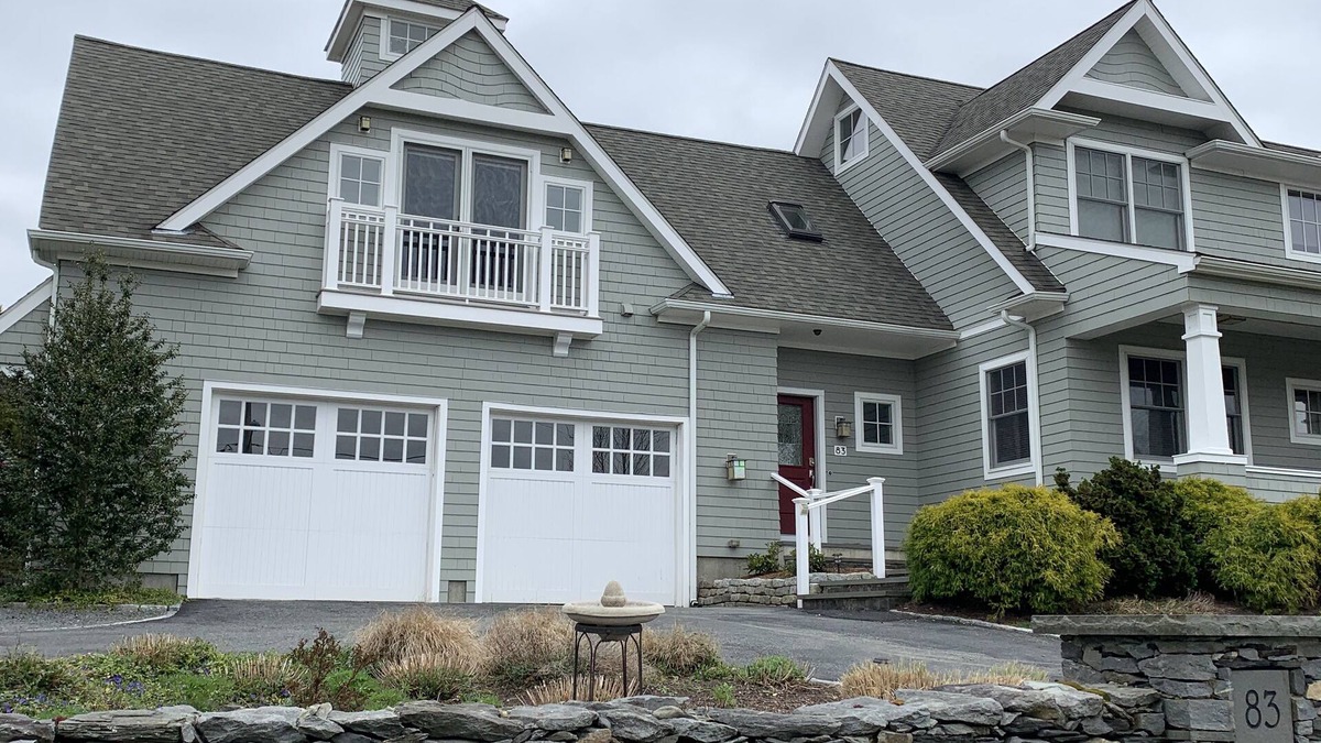 Jamestown Apartment | The Waves® Carriage House Apartment