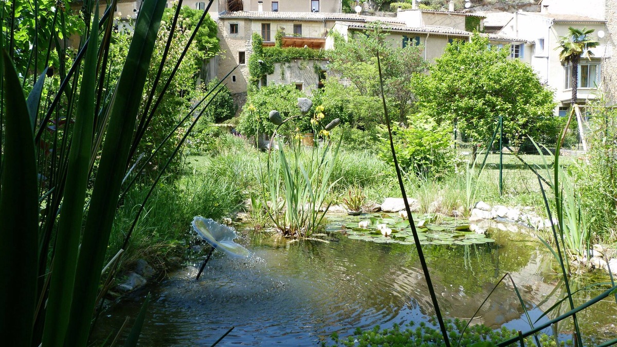 Mollans-sur-Ouveze Cottage | The wealth of nature in the heart of a village