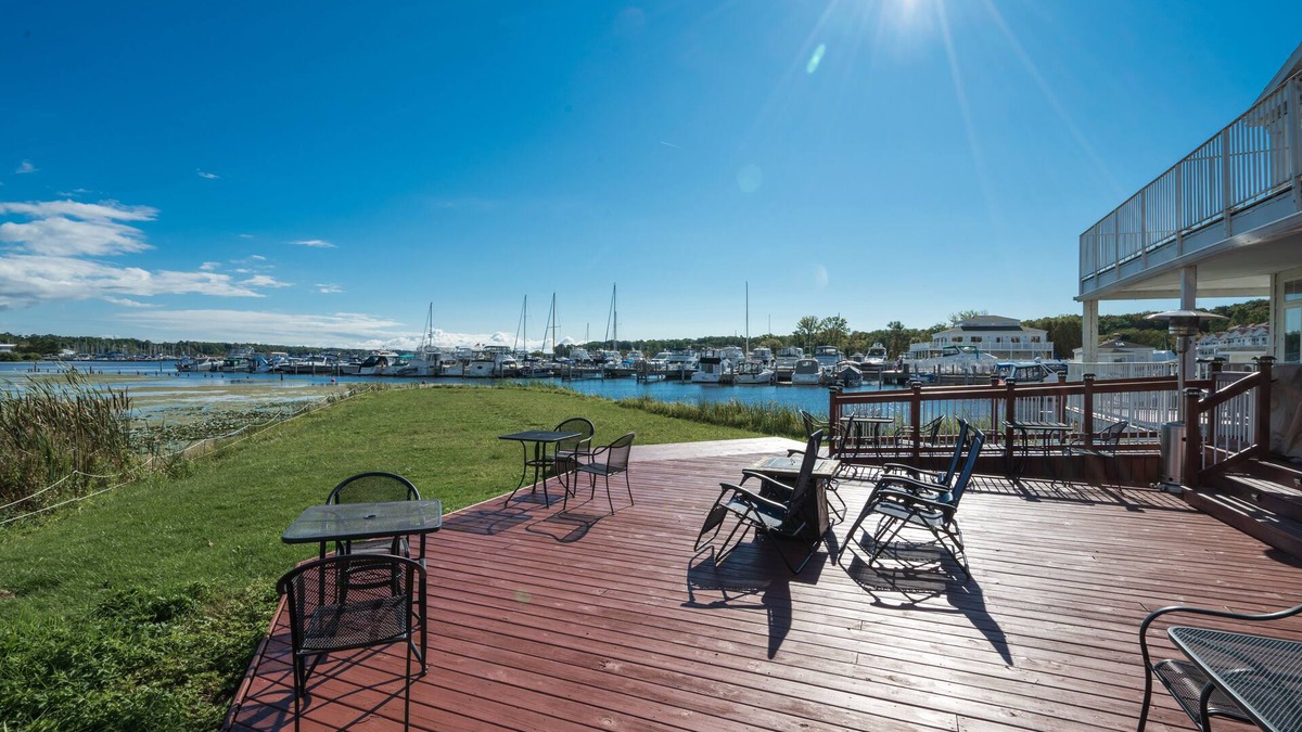 Montague Hotel | The Weathervane Inn