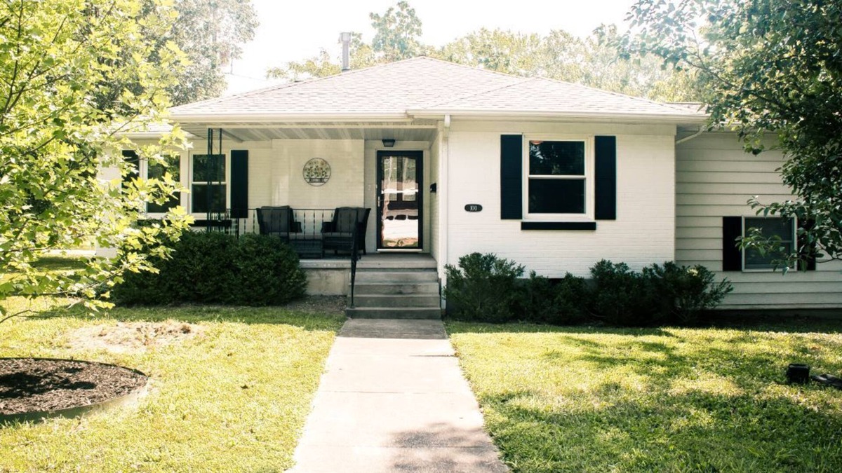 Rolla Cottage | The Webber Cottage blocks from downtown, shopping, Missouri S&T, parks and more.