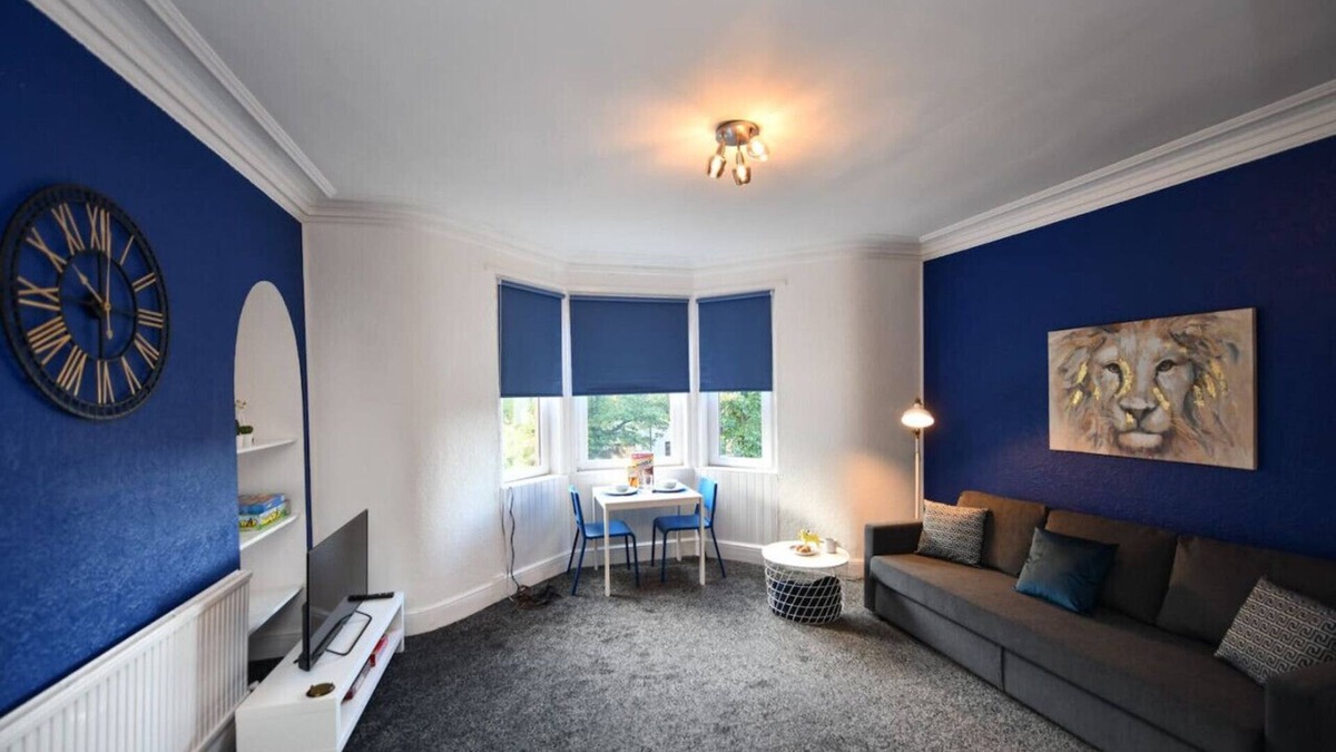 Troon Apartment | The Wee Lion -1 bed newly refurbished first floor flat in Troon