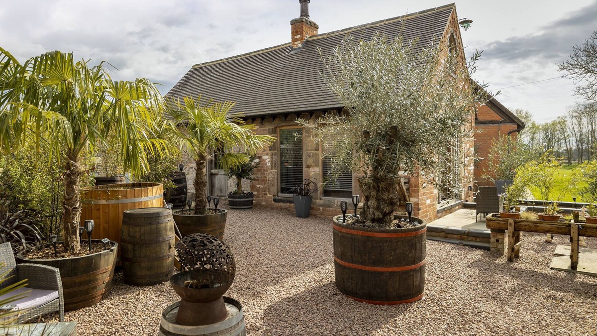 Bromsgrove Apartment | The Well House is a romantic, unique and cosy retreat for two