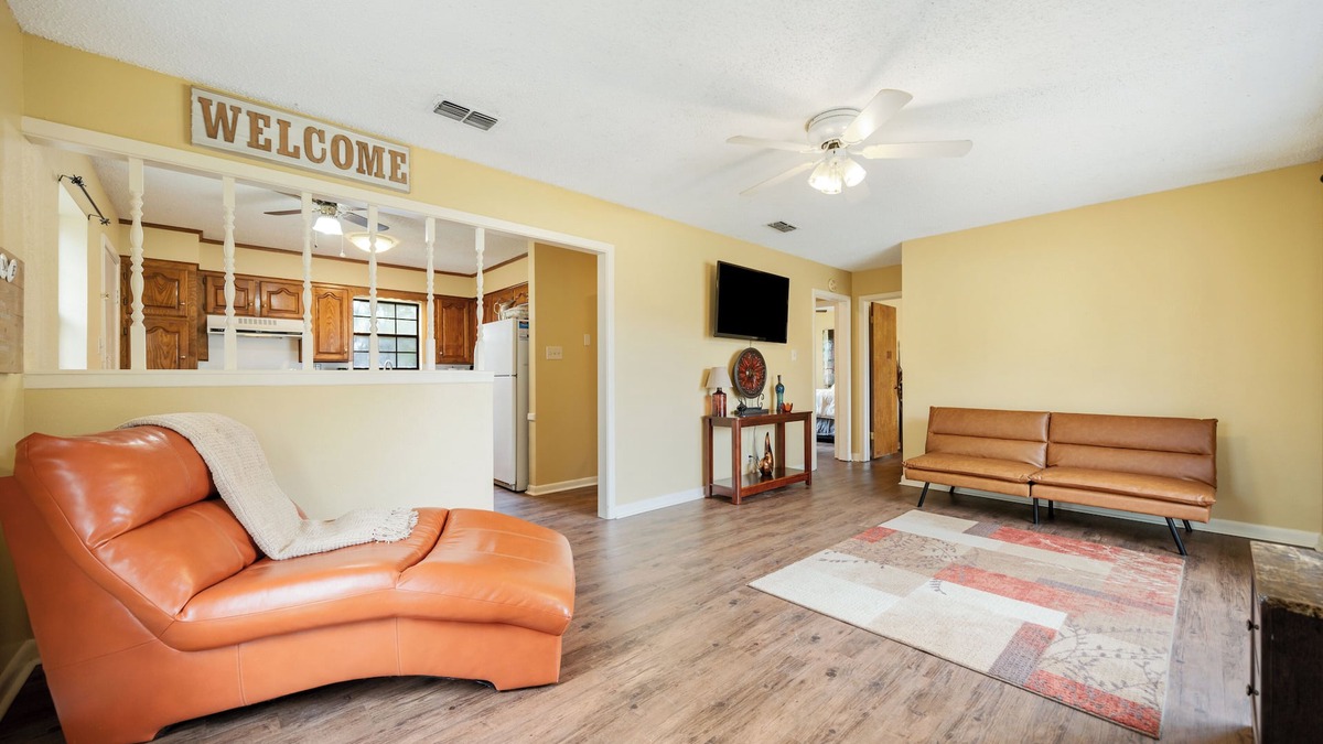 Texarkana House | The Welcome Lounge