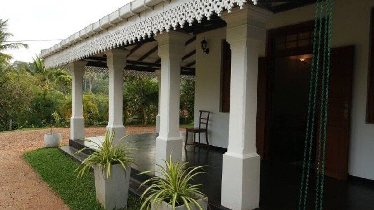 Talpe Villa | The Well House In Hikkaduwa, for 6 guests, 3 bedrooms, 3 bathrooms