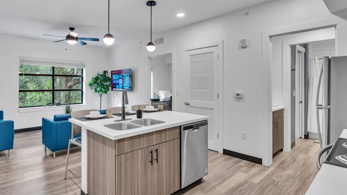 Zephyrhills West Condo | The Well @ SVB Modern Apt | Gym | Pickleball Facilities | VIP Amenities