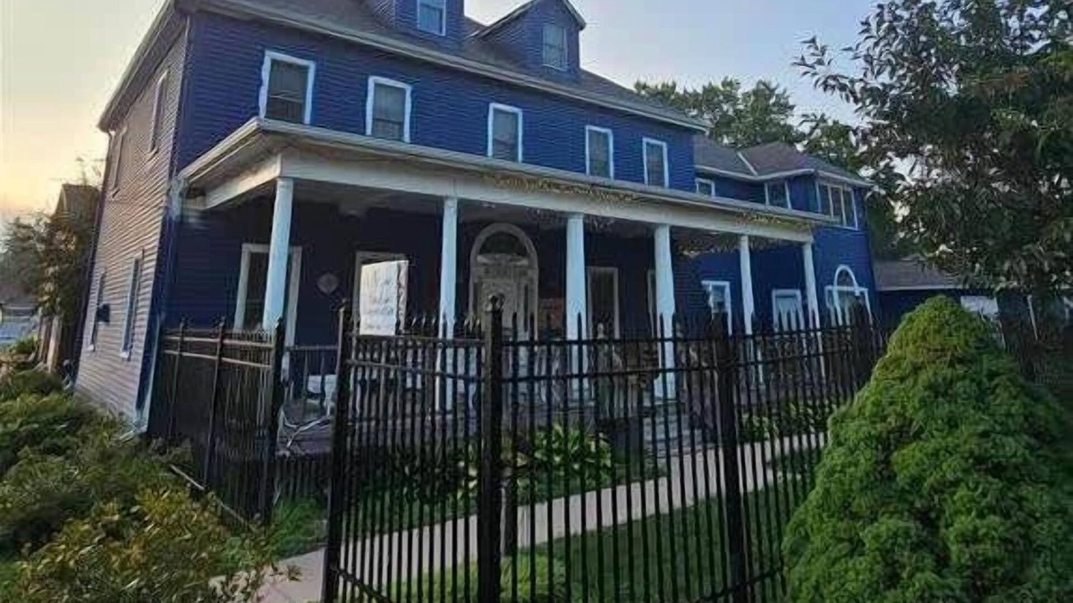 Peterson Hotel | The Wen Inn - 5 Suites Sleeps 14+ Host Events