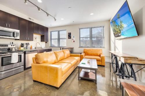 Roanoke Apartment | The West End Flats Hotel