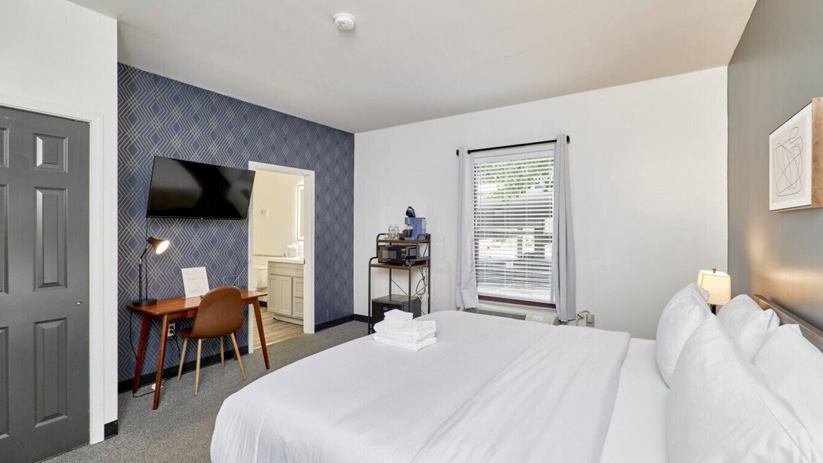 Central West End Hotel | The West End Hotel King bed by Cortex, Forest Park & BJC