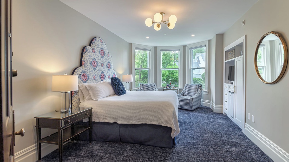Ridgefield Hotel | The West Lane Inn - Deluxe Fireplace King