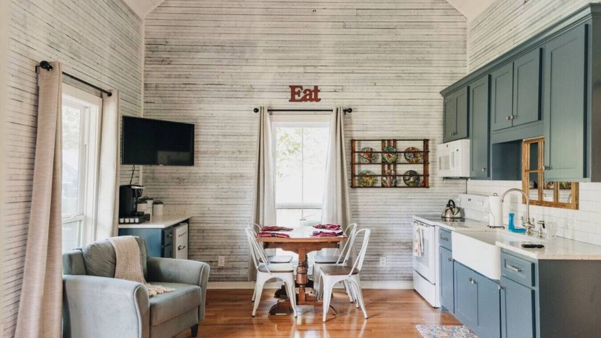 West House | The West Nest Cozy Cottage