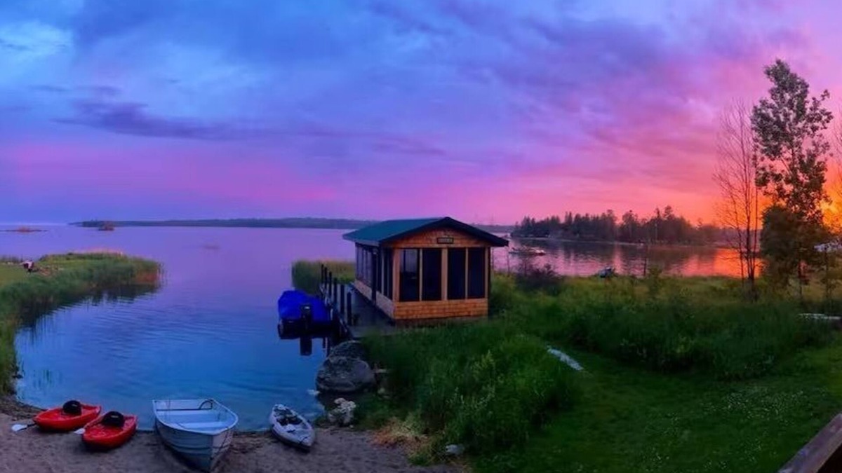 Hessel Cottage | The Westender Retreat | Amazing Lake Views & Waterfront Dock House