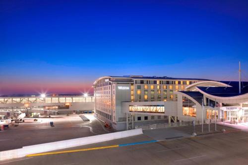 Whittaker Hotel | The Westin Detroit Metropolitan Airport