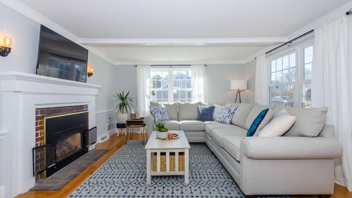 West Dennis House | The Whale's Tail Cottage- A Retreat With Charm and Comfort to Spare! RPAM016