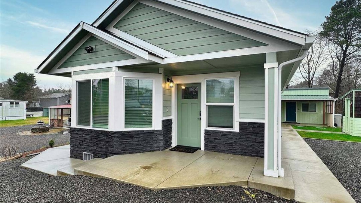Grayland House | The Whalern“Walk to the beach”