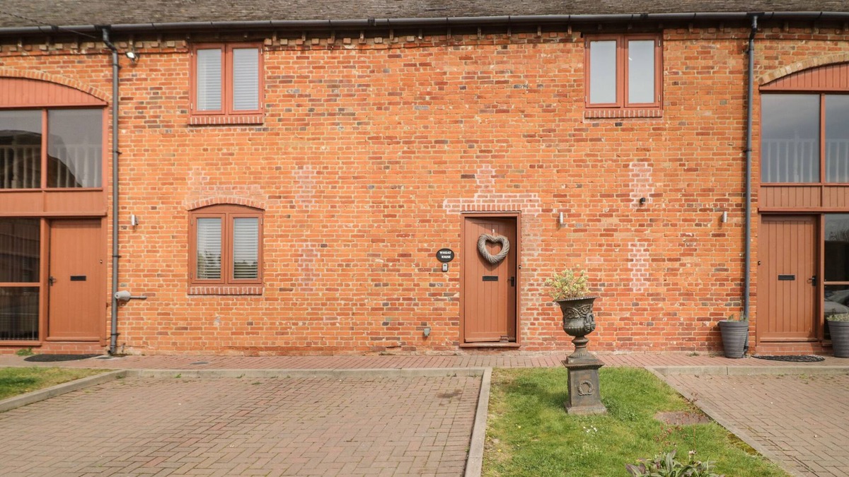 Weston Upon Avon Cottage | THE WHEAT HOUSE, pet friendly, with a garden in Welford-On-Avon