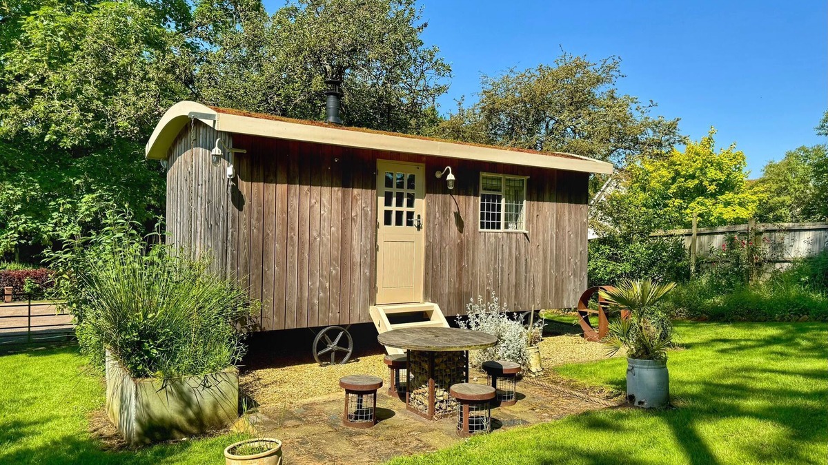 Badingham Ski Chalet | The White Horse