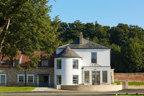 Deepdale Bed & Breakfast | The White House