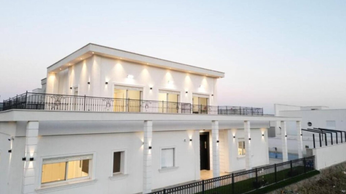 Qiryat Shemona House | The White House