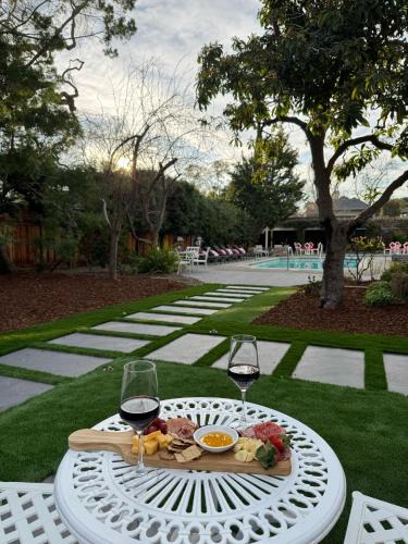 Napa Hotel | The White House Napa Valley