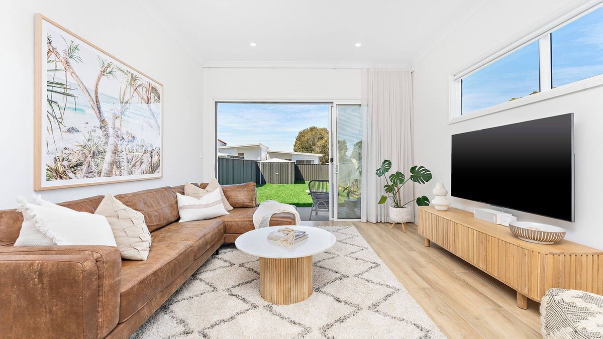 Corrimal House | The White House near beach + shops