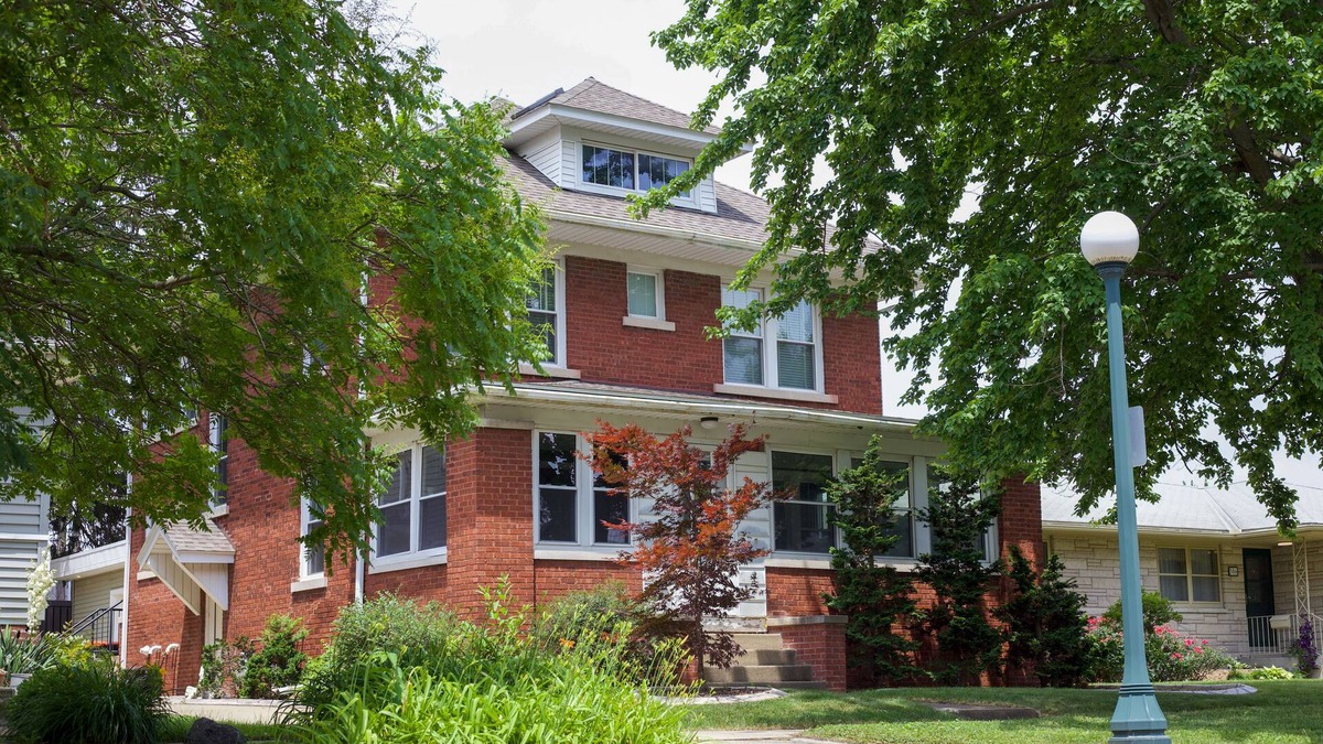 Champaign House | The White House, pet friendly home in downtown CU