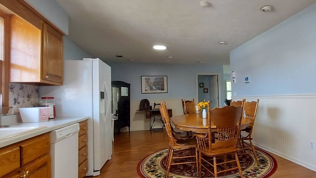 Warm Springs House | The White House Ranch Guest House: A cozy 2-bedroom cottage in Warm Springs. Ga.