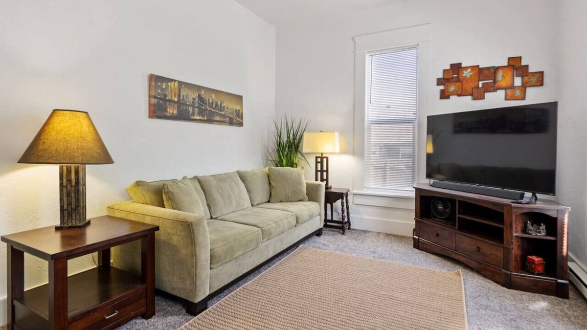 Market District House | The White Lotus: 2 mi to U of O/Downtown