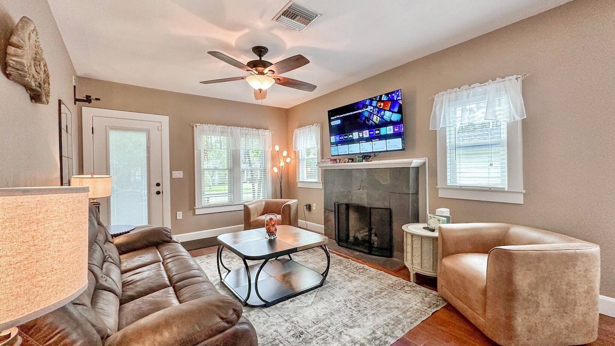 Ocala Cottage | The White Swan - Pool House - Pets Welcome