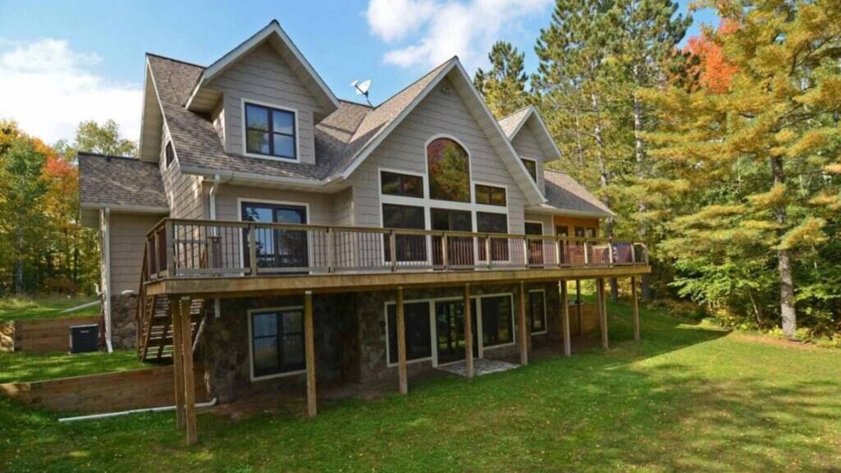 Clam Lake House | The Whitetail Inn- Upper Clam Lake
