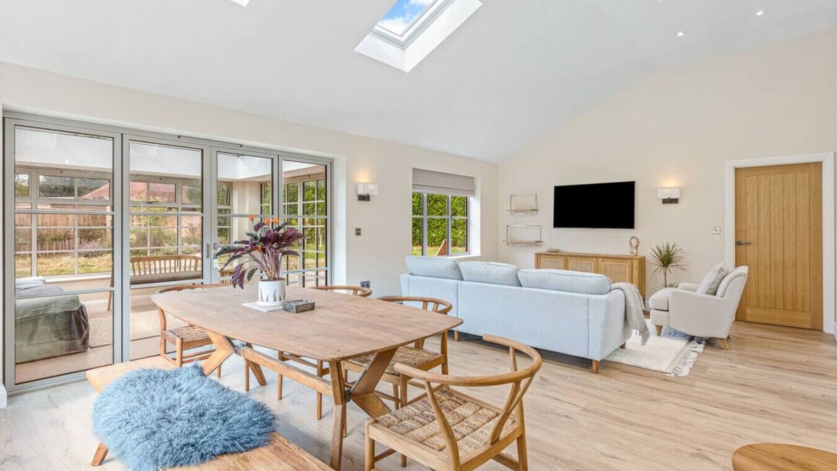 Great Missenden House | The Wild Bloom with parking