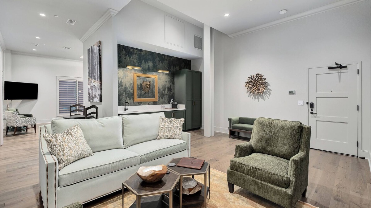 Cullman Hotel | The Wilderness Suite | 5 Minutes from I65 | In the heart of Cullman