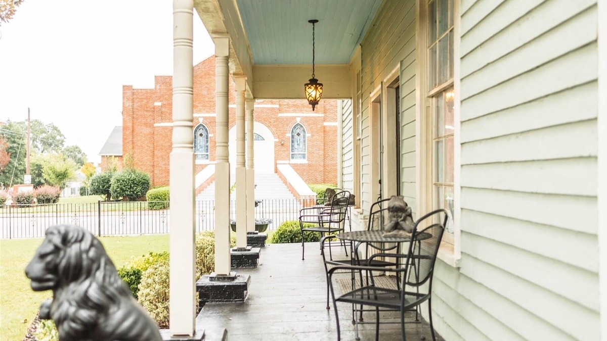 Anderson House | The Wilhite House- Downtown | 3 Bed, 4 Bath