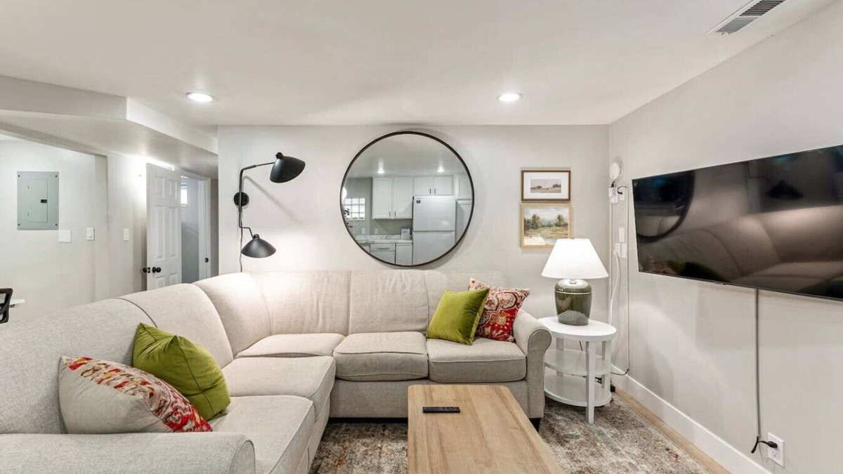 Joaquin Apartment | The Willow on East | 2 mins from BYU